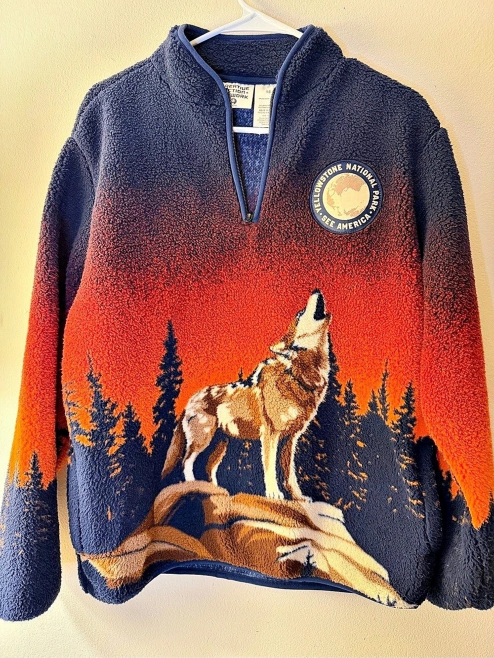 Creative Action Network Yellowstone Wolf Sherpa Fleece Pullover Size 18